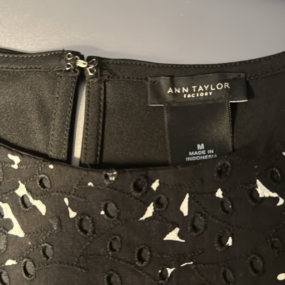Ann Taylor Factory peplum sleeveless top - sz medium. Embroidered design - Picture 3 of 6